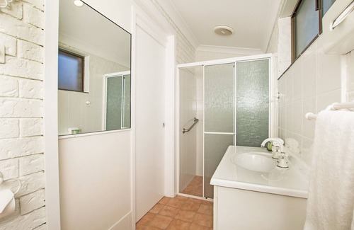Ballina Hotel | Discover Ballina Travellers Lodge with Ocean Views & Pool
