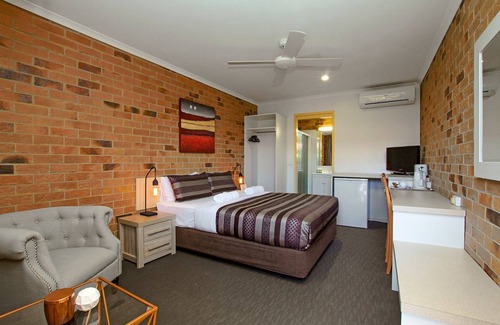 Ballina Hotel | Discover Ballina Travellers Lodge with Ocean Views & Pool