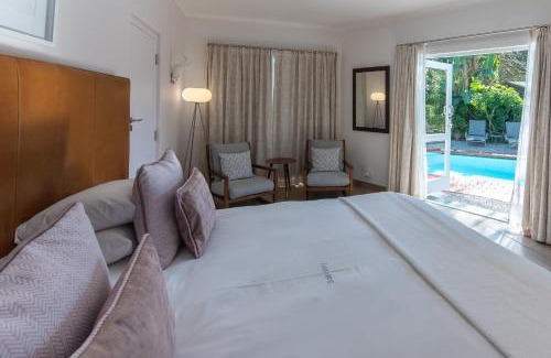 Robertson House | Elegant Ballinderry: The Robertson Guest House with Ocean View