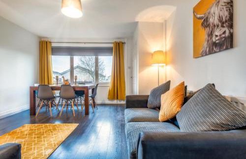 Shotts Apartment | Guest Rated: Balloch House - Family-Friendly 3 Bed Retreat