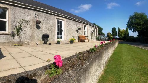 Lisnagunogue Villa | Exceptional Ballyconnelly Cottages in Galgorm Area