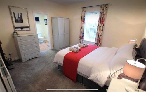 Lisnagunogue Villa | Exceptional Ballyconnelly Cottages in Galgorm Area