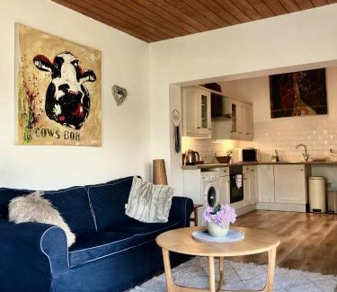 Ballygally Apartment | Ballygally Seaview & Garden Hideaway with Oceanfront Views