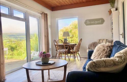 Ballygally Apartment | Ballygally Seaview & Garden Hideaway with Oceanfront Views