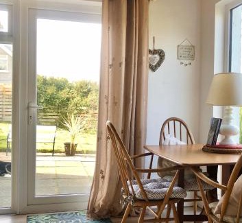 Ballygally Apartment | Ballygally Seaview & Garden Hideaway with Oceanfront Views