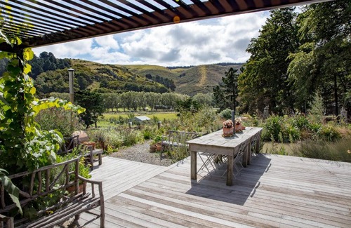Tai Tapu Bed & Breakfast | Discover Ballymoney Cnoc: 4-Star Family-Friendly Retreat