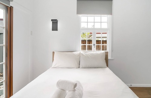 Balmain House | Balmain Beauty with Inviting Ocean View and Garden
