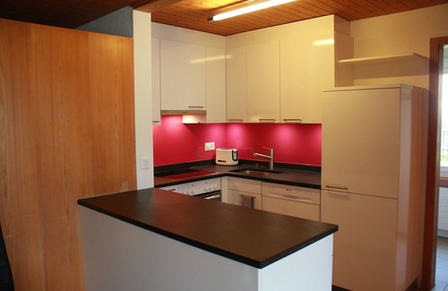Murren Apartment | Balmi Apartment: Explore the Alps with Pool and Ocean View