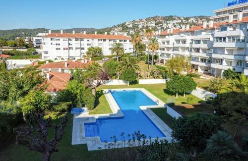 Sitges Apartment | Relax at Balmins Surf: Family-Friendly with a Pool