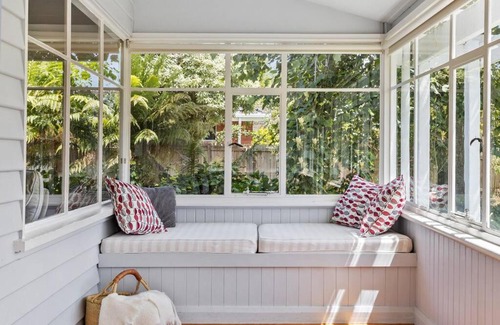 Kingston Beach House | Seaside Bliss at Balmoral Cottage - A Family-Friendly Retreat
