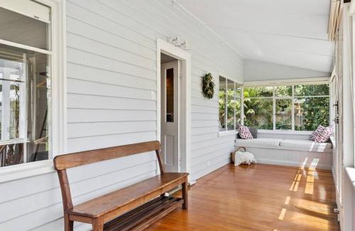 Kingston Beach House | Seaside Bliss at Balmoral Cottage - A Family-Friendly Retreat