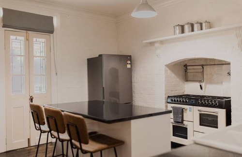 Inverell House | Historic Balmoral: Family-Friendly Stay in Inverell's Heart