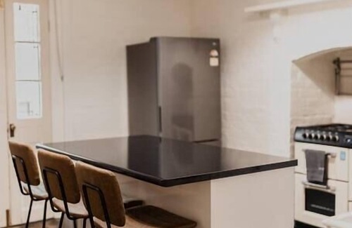 Inverell House | Historic Balmoral: Family-Friendly Stay in Inverell's Heart