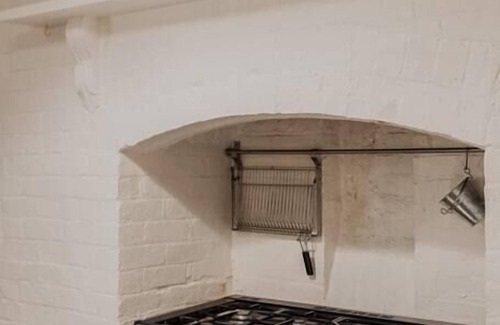 Inverell House | Historic Balmoral: Family-Friendly Stay in Inverell's Heart