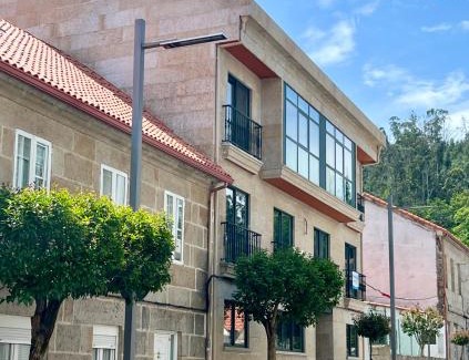 Mondariz-Balneario Apartment | Pet-Friendly Retreat at Balnea Peinador - Rated 10/10