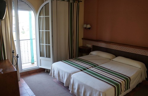 Villanueva de las Torres Hotel | Discover Balneario de Alicún: Pool, Spa & Family-Friendly