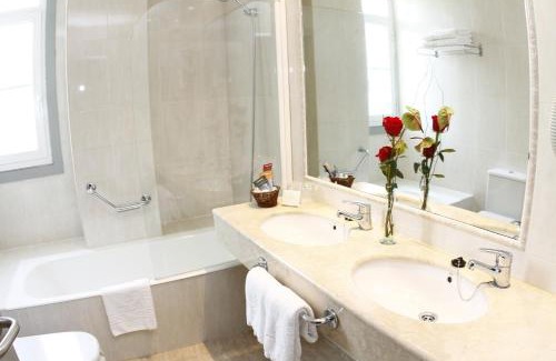 Mondariz-Balneario Hotel | Relaxing Retreat at Balneario de Mondariz with Ocean View