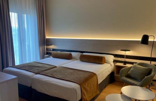 Cervera del Rio Alhama Hotel | Relax at Balneario de la Albotea: Oceanfront Retreat