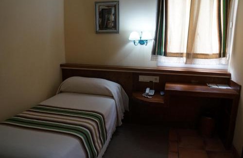 Villanueva de las Torres Hotel | Relax at Balneario de Alicún: Oceanfront Oasis Awaits
