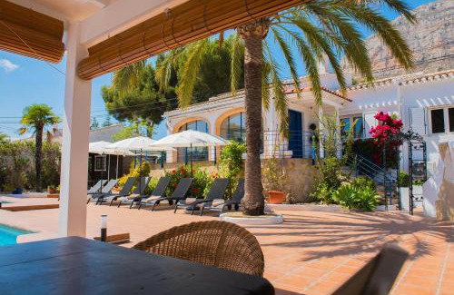 Montgo de Toscamar Villa | Discover Baloma: Pet-Friendly Getaway with Pool Access