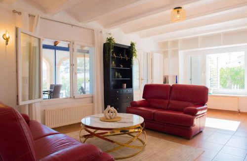 Montgo de Toscamar Villa | Discover Baloma: Pet-Friendly Getaway with Pool Access