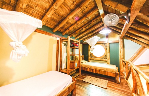 Montanita Hotel | Balsa Surf Camp by Rotamundos