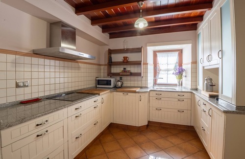 Cedeira House | Enchanting Balteira da Terra: Spa, Hot Tub & Pet Friendly
