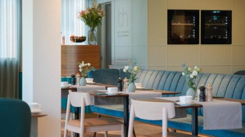 Warnemuende Hotel | Cozy Oceanfront Baltic Hideaways Beach Hotel in Warnemünde