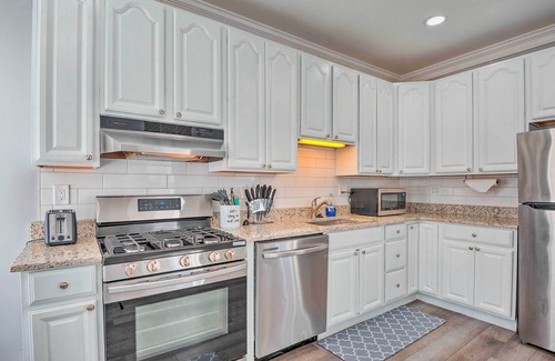 South Baltimore House | Elegant Baltimore Abode Near Cross Street Market Awaits!
