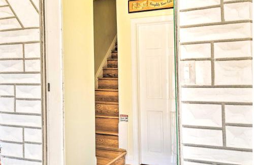 Baltimore House | Convenient Baltimore Home Near Downtown Towson with Spa