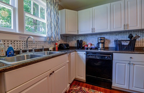 Forest Lake House | Top-Rated Bama Bungalow: Ideal for Football Season & More!