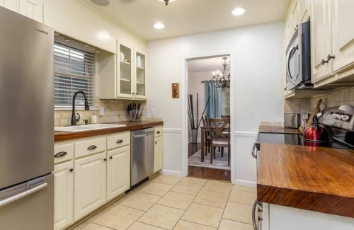 Northport House | Unbeatable Bama Ranch: Ideal for Game Day Getaways