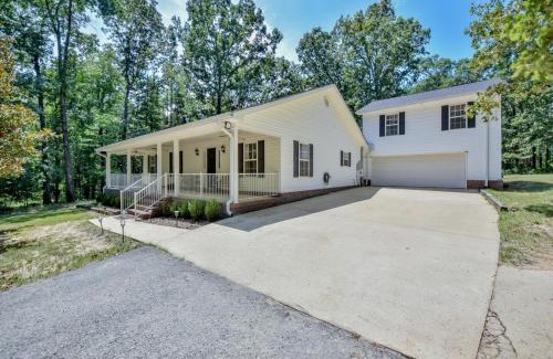 Northport House | Bama Retreat - Sleeps 10, 5 Miles to Game Day Fun