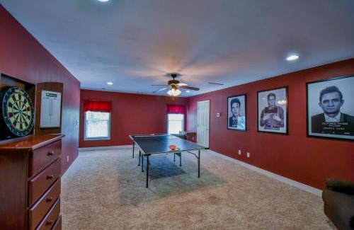 Northport House | Bama Retreat - Sleeps 10, 5 Miles to Game Day Fun