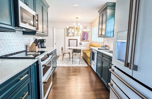 Forest Lake House | Conveniently Located Hotel Near Campus with Spa & Breakfast