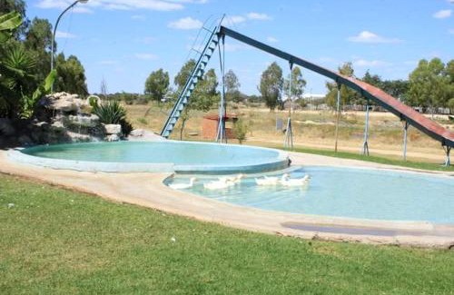 Grootfontein House | Beachfront Bambi Lodge: Your Ideal Family Getaway