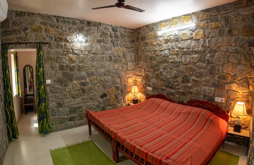 Masinagudi House | Explore Bamboo Banks: Family-Friendly with Pool & Breakfast