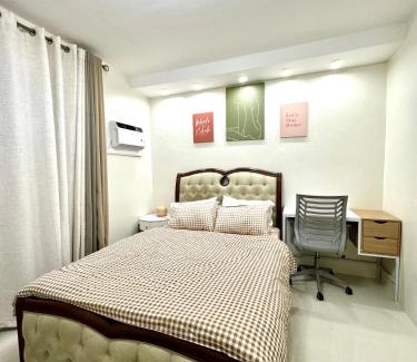 Mandaue Apartment | Tranquil Bamboo Bay Community: Free Wifi, Pool & Gym Access