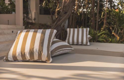 Malindi Marine National Park Hotel | Bamboo House B&B: 4-Star Retreat with Ocean View Pool