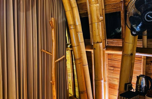 Sidemen Villa | EcoBreeze Bamboo House: Rated 10/10 with Hot Tub Access