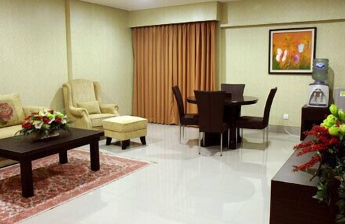 Palmerah Hotel | Cozy Bamboo Inn Hotel & Cafe: Ideal for Families and Relaxation