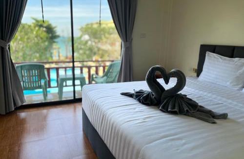 Ko Chang Hotel | Relaxing Bamboo @ Koh Chang with Oceanfront Pool Access