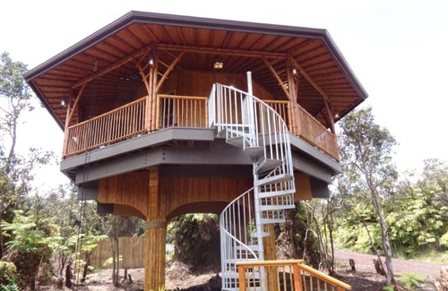 Ohia Estates House | Cozy Bamboo Treehouse for Two Near Volcanoes National Park