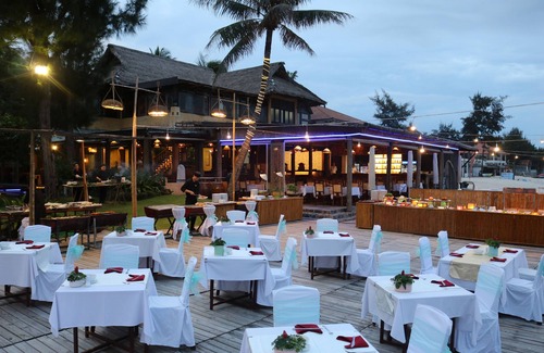 Central Mui Ne Beach Resort | Relax at Bamboo Village Beach Resort & Spa with Ocean Views