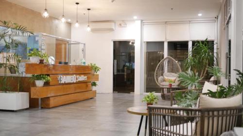 Puerto Princesa City Centre Hotel | Discover Bambu Suites: Family-Friendly Stay with Breakfast