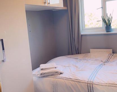 Singlewell Apartment | Family-Friendly BAMSTIC 2 Bedroom House in Gravesend