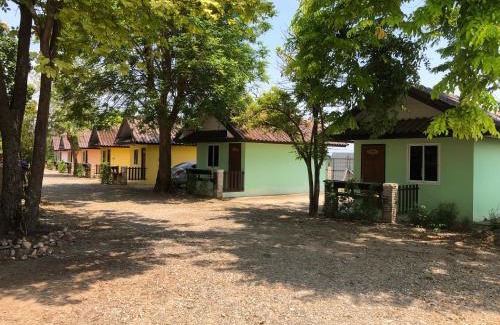 Takhli House | Cozy Guest Houses in Thailand - Pet Friendly & 4-Star Rated