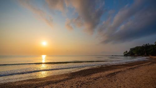 Sai Thong Resort | Experience Tranquility at Ban Saithong Beach Resort