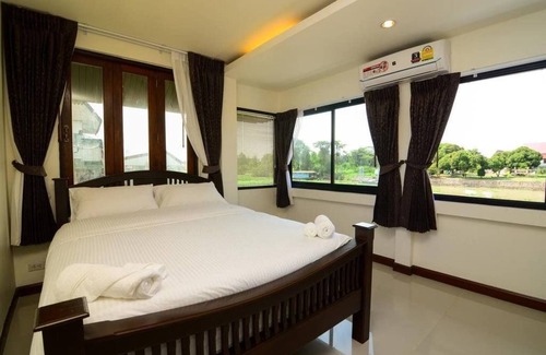 Samphao Lom House | Cozy Ban U Thong Accommodations with Family-Friendly Amenities