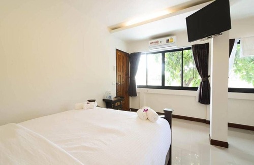Samphao Lom House | Cozy Ban U Thong Accommodations with Family-Friendly Amenities